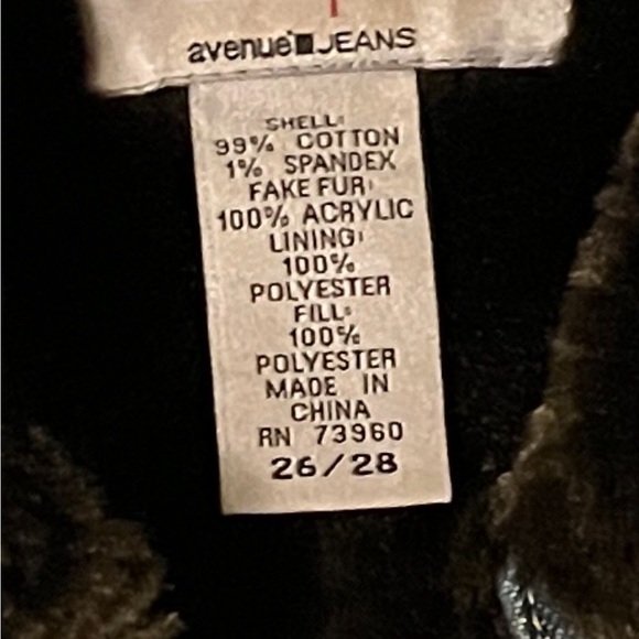 Women's Denim Jacket with Faux Fur Collar and Warm Lining -Size 26/28 - Picture 7 of 9